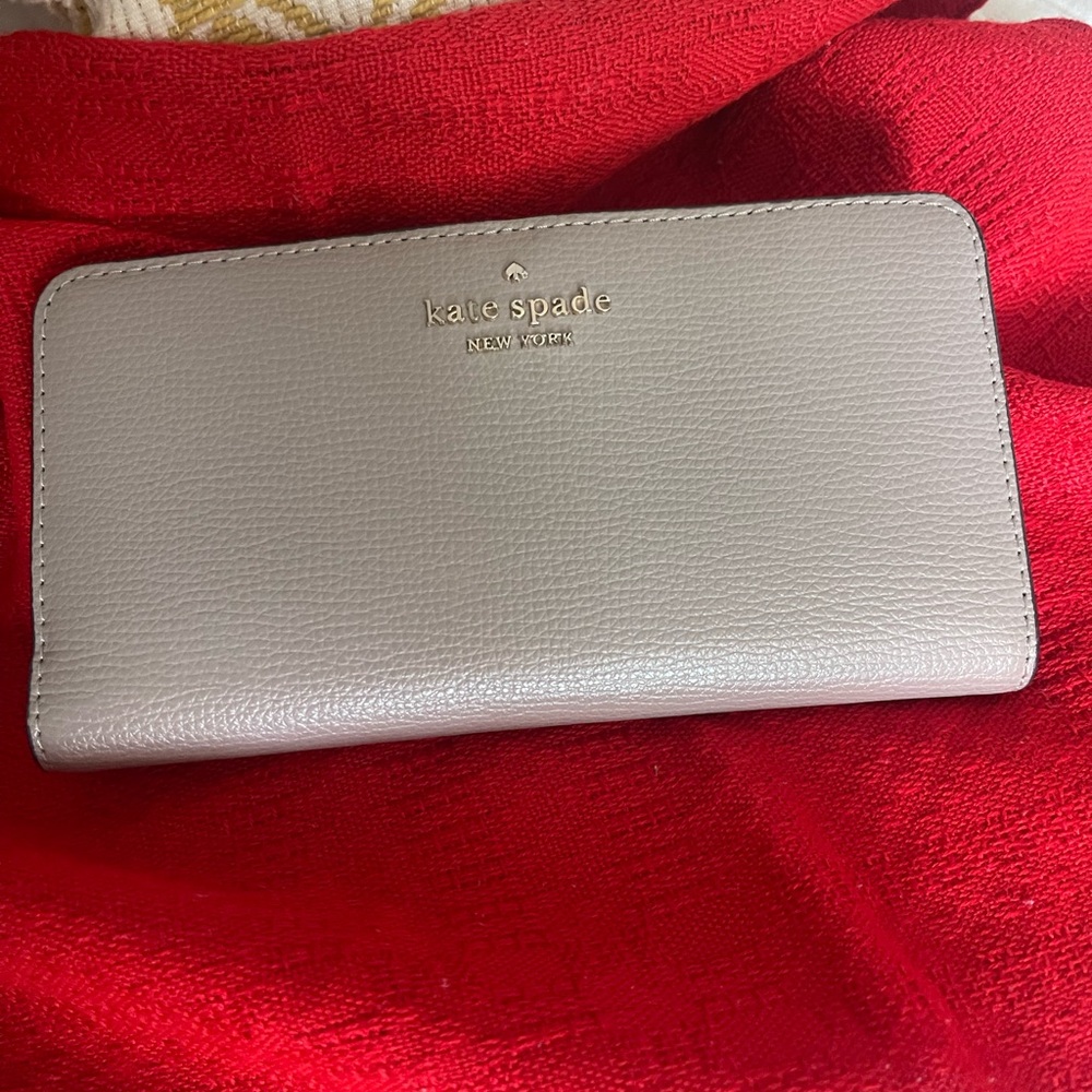 KATE SPADE WALLET🖤 - Picture 2 of 6